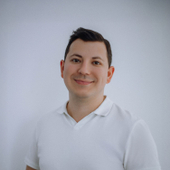 Акрамов Рустам Икромович, стоматолог-терапевт