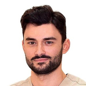 Дарбинян Артём Арменович, стоматолог-хирург