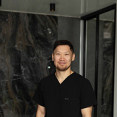 Сат Эрес Константинович, стоматолог-терапевт