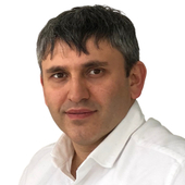 Михайлиди Янис Валерьевич, стоматолог-терапевт