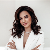 Али София Мумтаз, косметолог