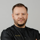 Макаров Дмитрий Валерьевич, стоматолог-терапевт