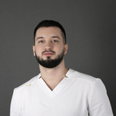 Идрис Али Яссер, стоматолог-хирург