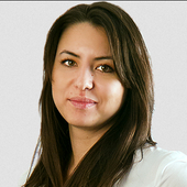 Комова Александра Геннадьевна, врач-косметолог