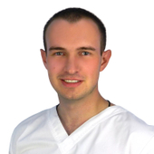 Крючков Артем Константинович, стоматолог-хирург