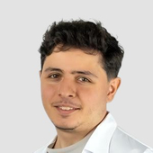 Навоян Эрик Артурович, стоматолог-хирург