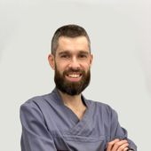 Мечник Евгений Витальевич, стоматолог-хирург