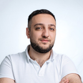 Шахназарян Эрик Каренович, стоматолог-хирург