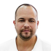 Хомутов Денис Владимирович, стоматолог-терапевт