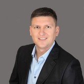 Жданов Михаил Владимирович, стоматолог-хирург