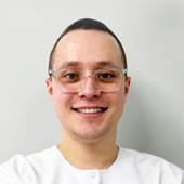 Изибаев Александр Вадимович, стоматолог-терапевт