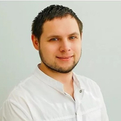 Кроман Юлиан Олегович, стоматолог-хирург