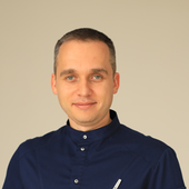 Вовк Максим Андреевич, стоматолог-хирург