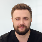 Аксёнов Евгений Олегович, стоматолог-терапевт