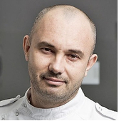 Новиченко Роман Сергеевич, стоматолог-хирург