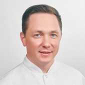 Назиров Денис Эдуардович, стоматолог-терапевт