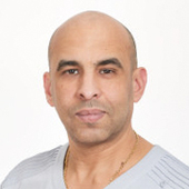 Калиф Абшир Абди, хирург