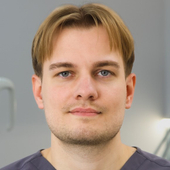 Логинов Максим Андреевич, стоматолог-терапевт