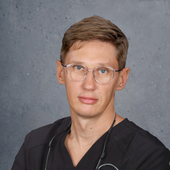 Бунгов Владимир Владимирович, стоматолог-хирург