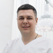 Комаров Максим Григорьевич, стоматолог-терапевт