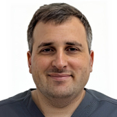 Манукян Артур Борисович, стоматолог-терапевт