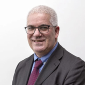 Ниссан Авирам, хирург-онколог