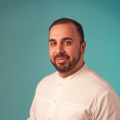 Сармини Мохаммад Фахед, стоматолог-хирург