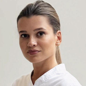 Кустова Александра Дмитриевна, врач-косметолог