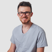 Краснер Денис Дмитриевич, стоматолог-хирург