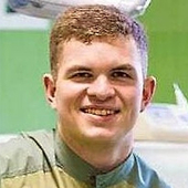 Попов Даниил Сергеевич, стоматолог-терапевт