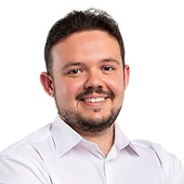 Пляшешников Антон Сергеевич, стоматолог-терапевт