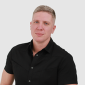 Плиса Михаил Олегович, стоматолог-хирург