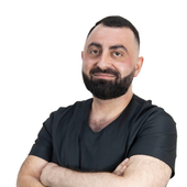 Ахинян Эдуард Каренович, стоматолог-хирург