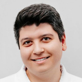 Лапшин Илья Васильевич, стоматолог-терапевт