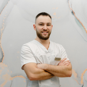 Благодатских Максим Алексеевич, стоматолог-хирург