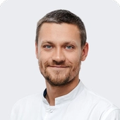 Перевалов Дмитрий Евгеньевич, стоматолог-хирург