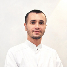 Багаев Инал Георгиевич, стоматолог-терапевт