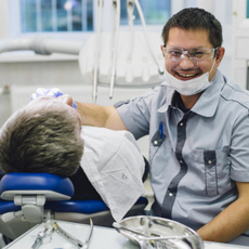 Устюжанинов Виталий Сергеевич, стоматолог-терапевт