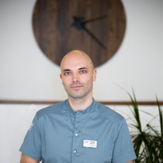 Манолий Евгений Денисович, стоматолог-терапевт