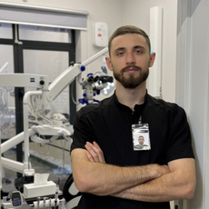 Скрыльников Вадим Олегович, стоматолог-хирург