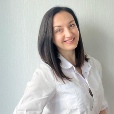Юлия Сергеевна Николаева, врач-косметолог
