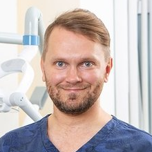 Титов Виталий Юрьевич, стоматолог-хирург