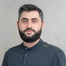 Тохов Эльдар Асланович, стоматолог-хирург
