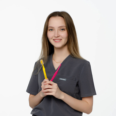 Янаки Полина Владимировна, стоматолог-терапевт