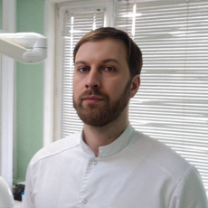 Сандросян Роман Эдуардович, стоматолог-хирург