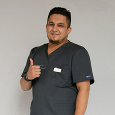 Арипов Акмал Камолитдинович, стоматолог-терапевт