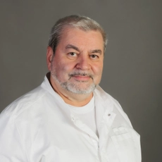 Анисенков Александр Далиевич, стоматолог-терапевт