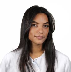 Пакова Яна Нишантовна, стоматолог-терапевт