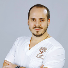 Тер-Терьян Эдуард Григорьевич, пластический хирург