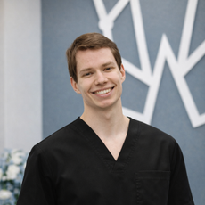 Петров Михаил Владимирович, стоматолог-терапевт